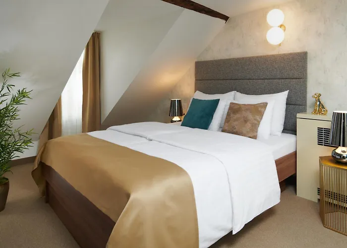 Golden Angel Suites By Adrez Praga